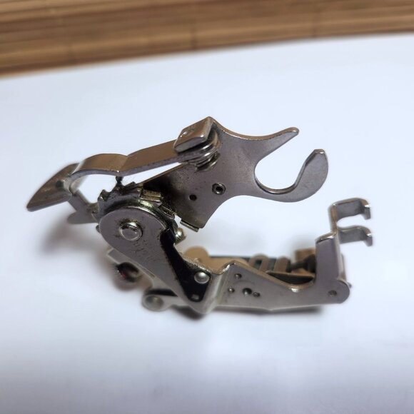 Singer Ruffler Foot Attachment 86742 For Singer Sewing Machine Low Shank - Picture 3 of 8